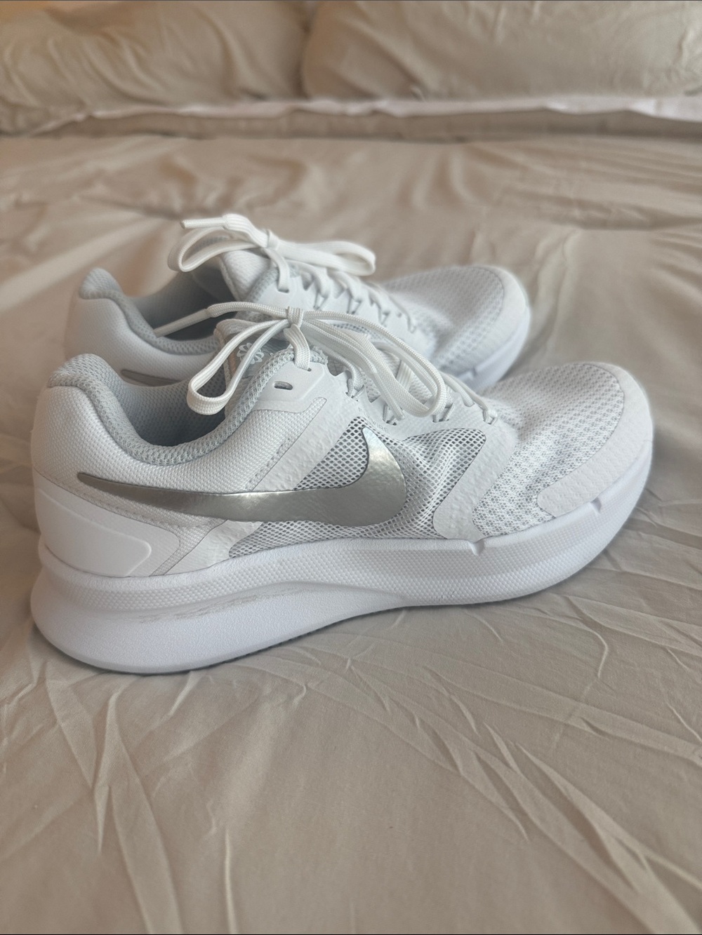 NIKE Women's White Mesh Running Shoes with Silver Swoosh